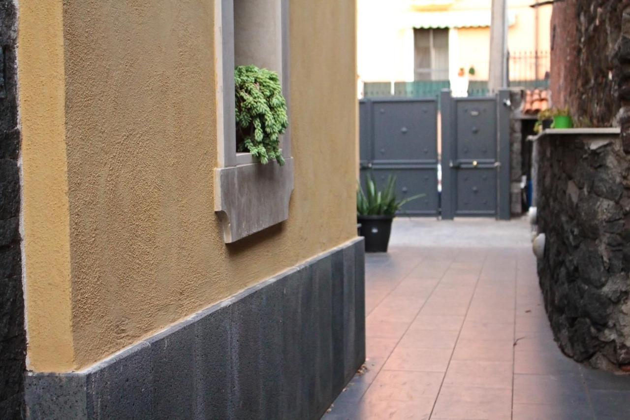 La Pietra Nera - Etna Home Катания Экстерьер фото